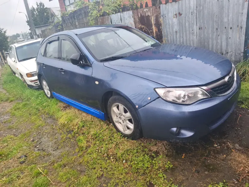 Auto Subaru con daño frontal para reparación - 3