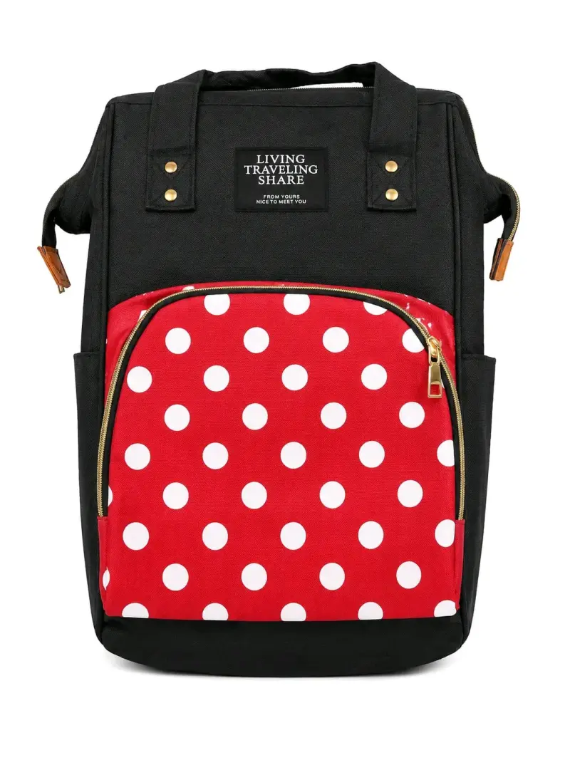 Mochila negra con bolsillo rojo de lunares