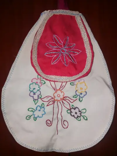 Bolsa multicosas bordadas a mano - miniatura 2