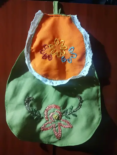 Bolsa multicosas bordadas a mano - miniatura 5