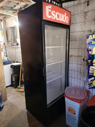 Refrigerador vitrina Escudo usado - miniatura 1