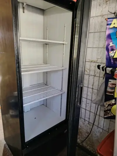 Refrigerador vitrina Escudo usado - miniatura 2