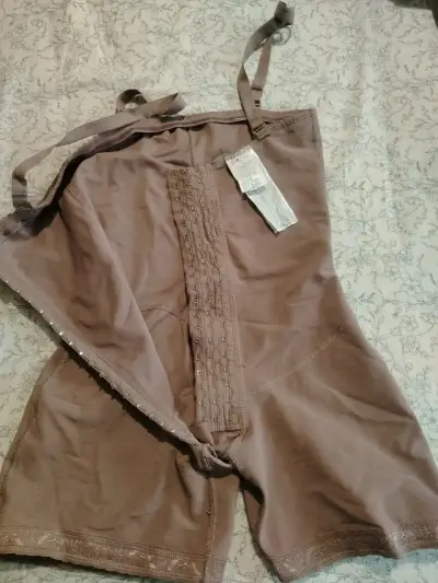 Faja modeladora color marrón con tirantes - miniatura 1