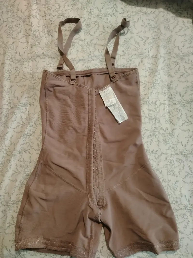 Faja modeladora color marrón con tirantes - 4