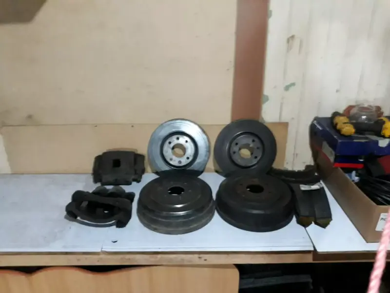 NISSAN NP300 Tambores de freno usados - 1