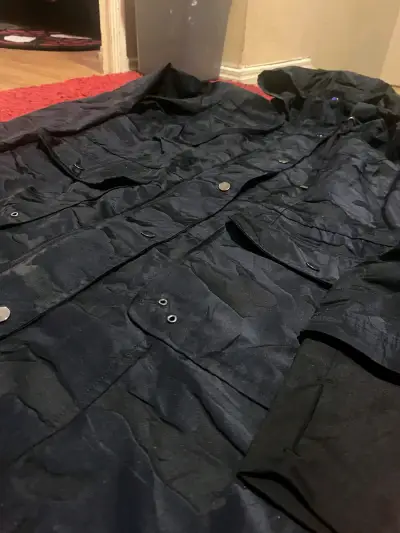 Parka negra con diseño talla L - miniatura 1