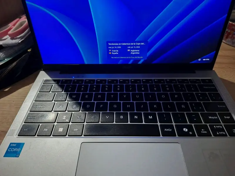 Laptop Acer plateada en buen estado - 6
