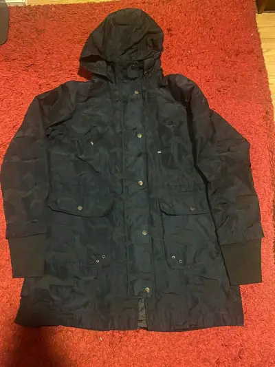 Parka negra con diseño talla L - miniatura 2