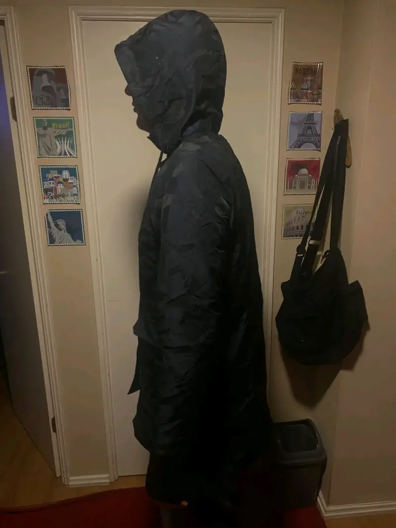 Parka negra con diseño talla L - 4