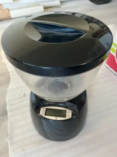 Dispensador de comida de animales automático - miniatura 1