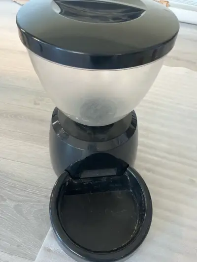 Dispensador de comida de animales automático - miniatura 2