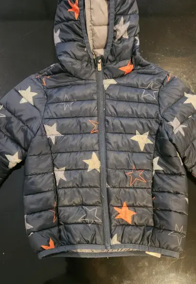 Chaqueta infantil acolchada con estrellas - miniatura 2