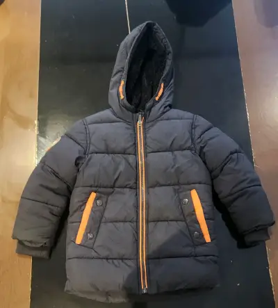 Chaqueta acolchada infantil con capucha - miniatura 1