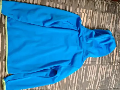 Polerón azul Under Armour con capucha - miniatura 2