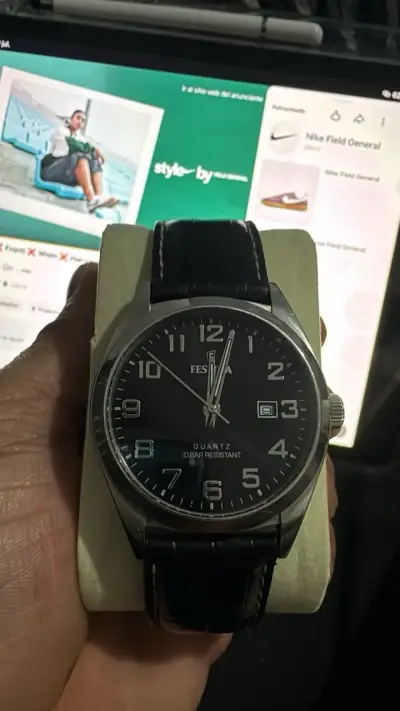 Reloj Festina negro con correa de cuero - miniatura 1