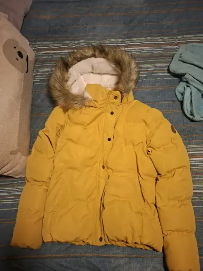 Chaqueta amarilla con capucha talla L - miniatura 1