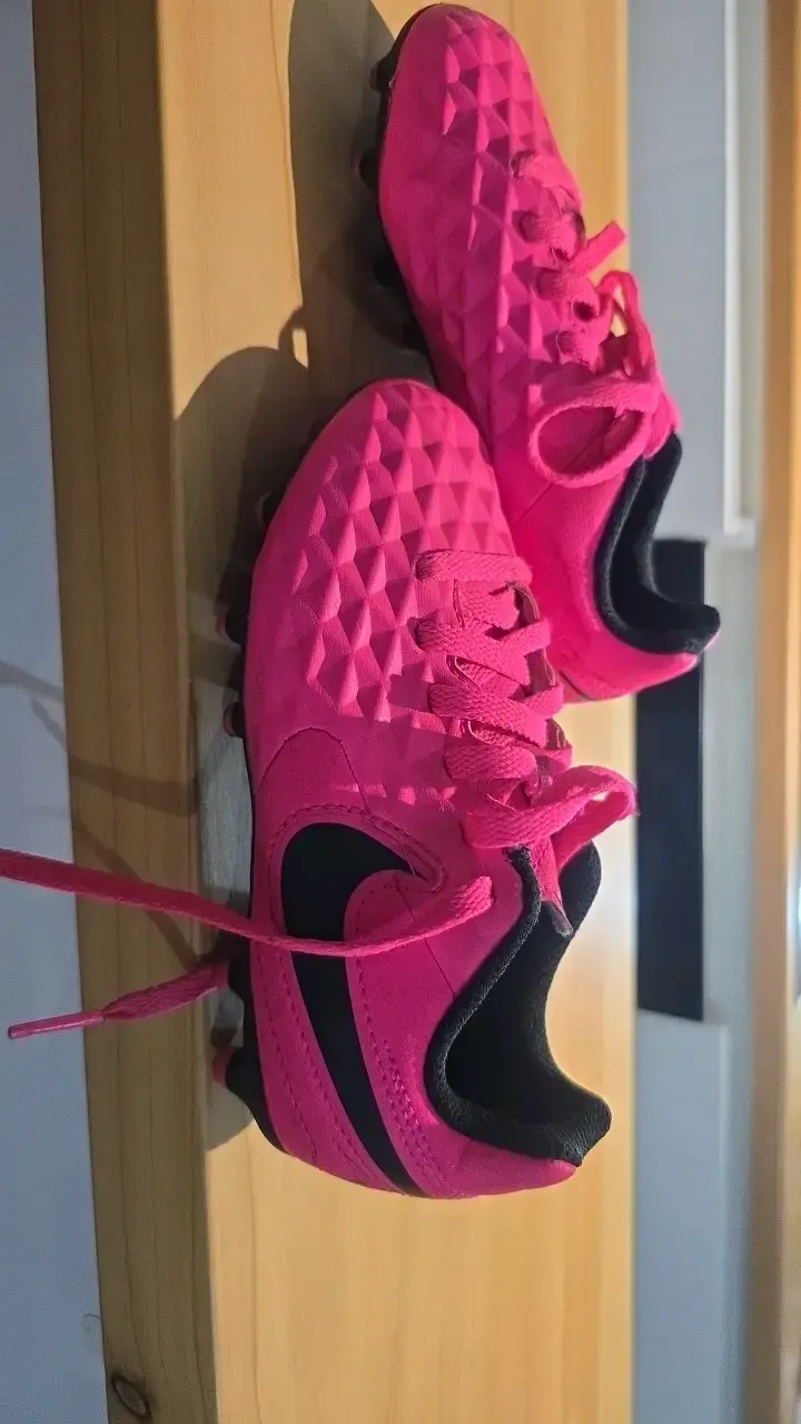 Zapatillas de fútbol Nike rosas para césped - 2