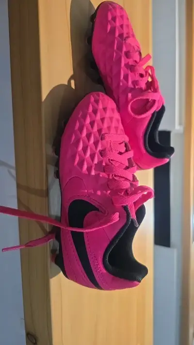 Zapatillas de fútbol Nike rosas para césped - miniatura 2