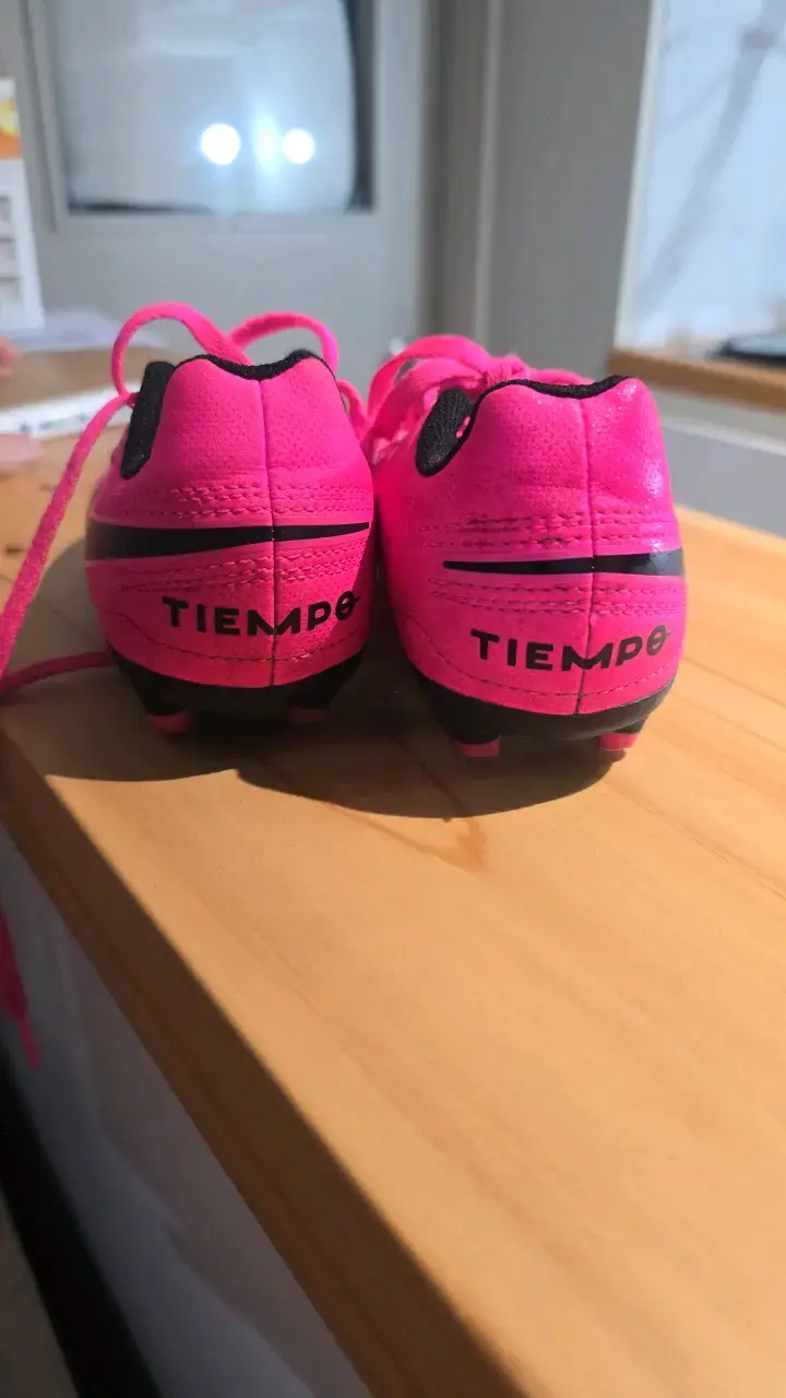 Zapatillas de fútbol Nike rosas para césped - 4