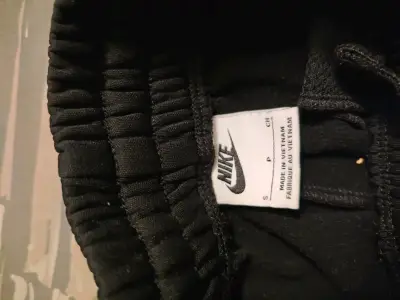 Pantalones deportivos Nike negros para niño - miniatura 2