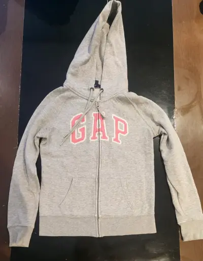 Polerón con capucha GAP gris para mujer - miniatura 1