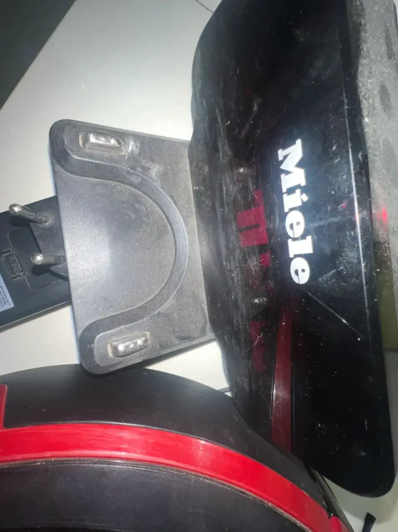 Aspiradora robot Miele Scout RX2 con base - 3