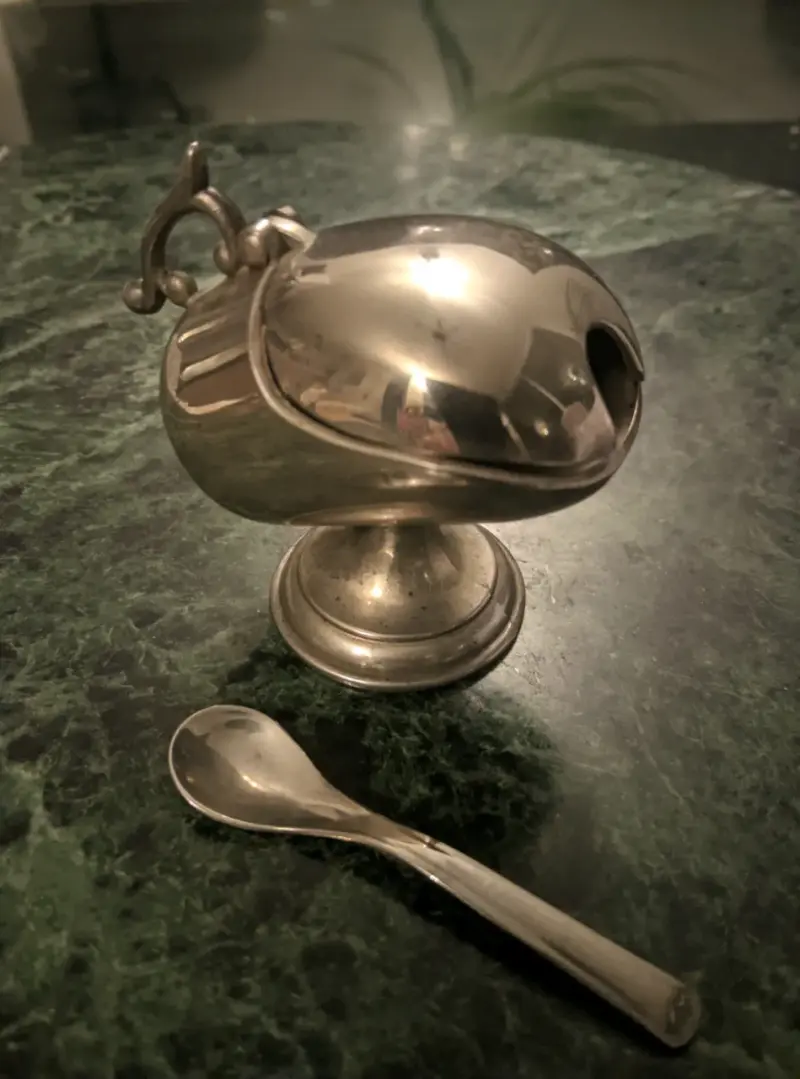 Salero vintage de metal con cuchara - 2