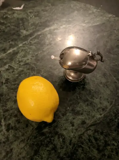 Salero vintage de metal con cuchara - miniatura 4