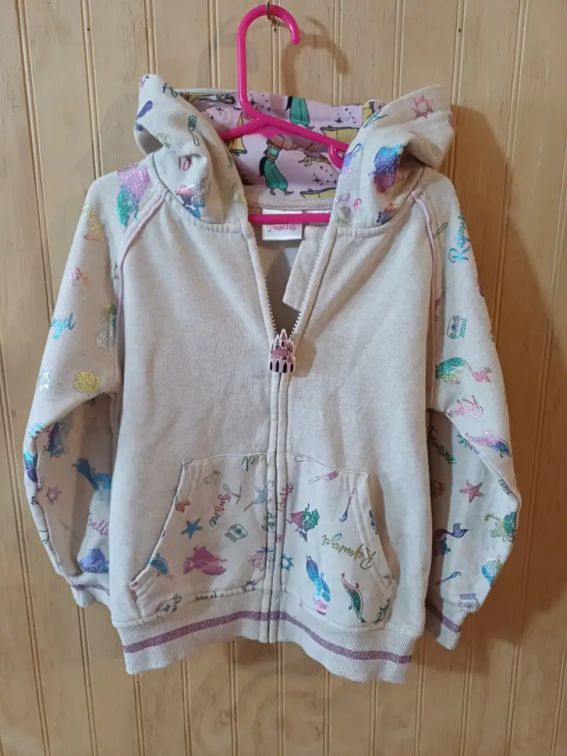 Polerón infantil con capucha y estampado de princesas - 1