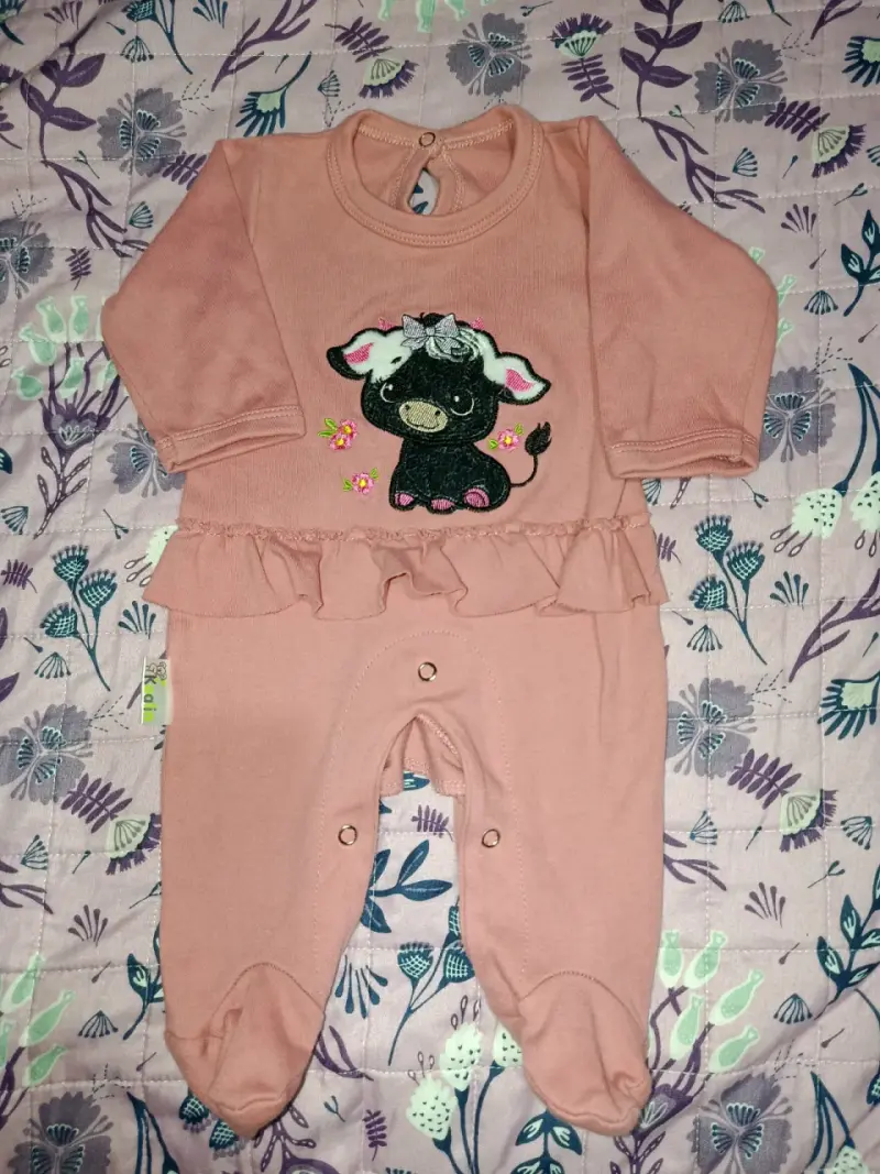 Enterito de bebé rosado con diseño de conejo - 6