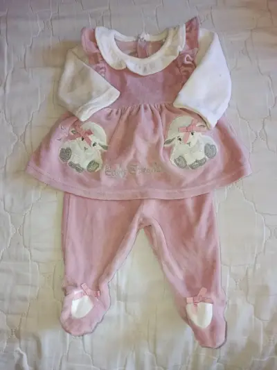 Enterito de bebé rosado con diseño de conejo - miniatura 11