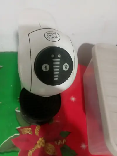 Cafetera Nescafé Dolce Gusto blanca - miniatura 1