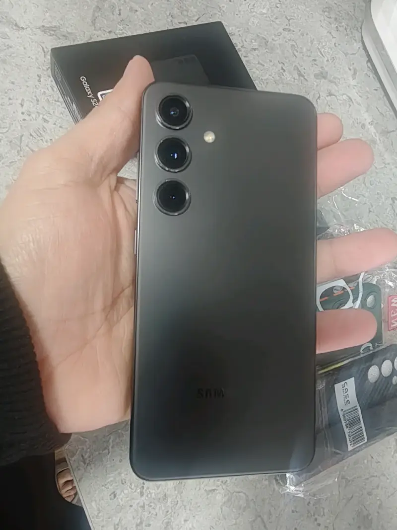 s24 de 256gb + 5 carcasa hombre o mujer nuevas - 3