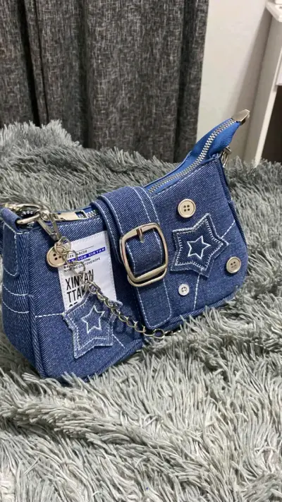 Cartera de mezclilla con diseño de estrellas - miniatura 2