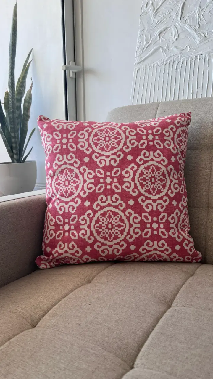Cojín decorativo con diseño colorido - 3