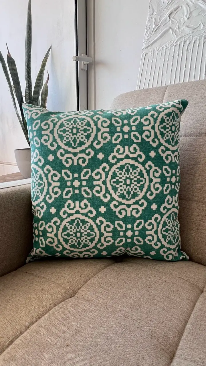 Cojín decorativo con diseño colorido - 5