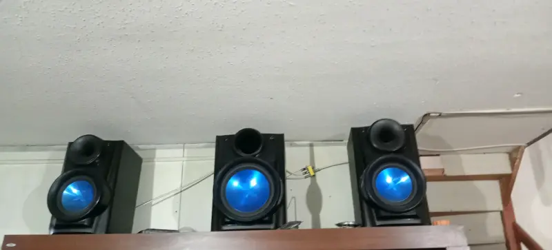 Sistema de sonido LG con CD y USB - 2