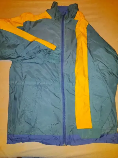 Chaqueta cortaviento verde  con amarillo - miniatura 2