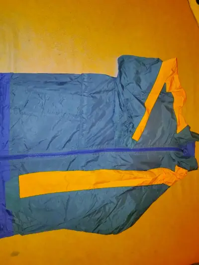 Chaqueta cortaviento verde  con amarillo - miniatura 3
