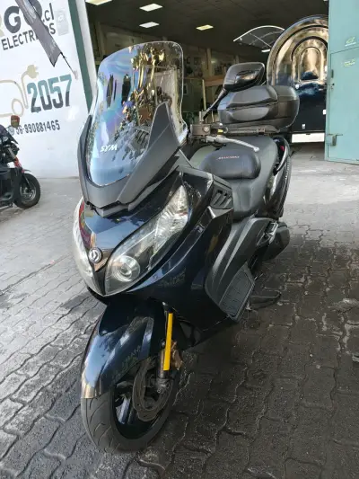 Scooter SYM Maxsym 600i negra en muy buen estado - miniatura 1