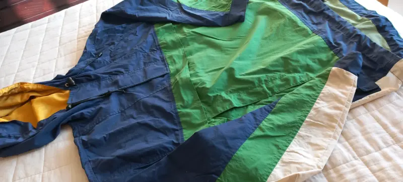 Cortaviento Old Navy azul y verde con capucha - 4