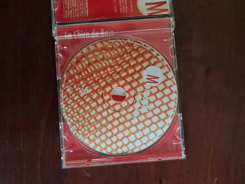 CD Monserrat - La Chica de Rojo - 2