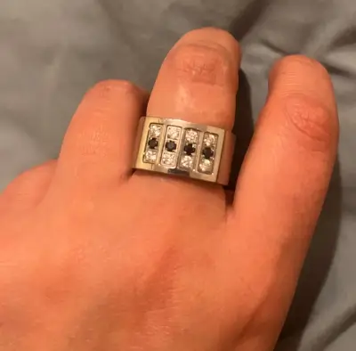 Anillo de acero con piedras negras y blancas - miniatura 1