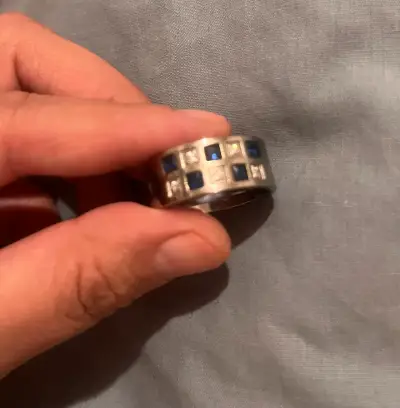 Anillo de acero con cristales azules y blancos - miniatura 1