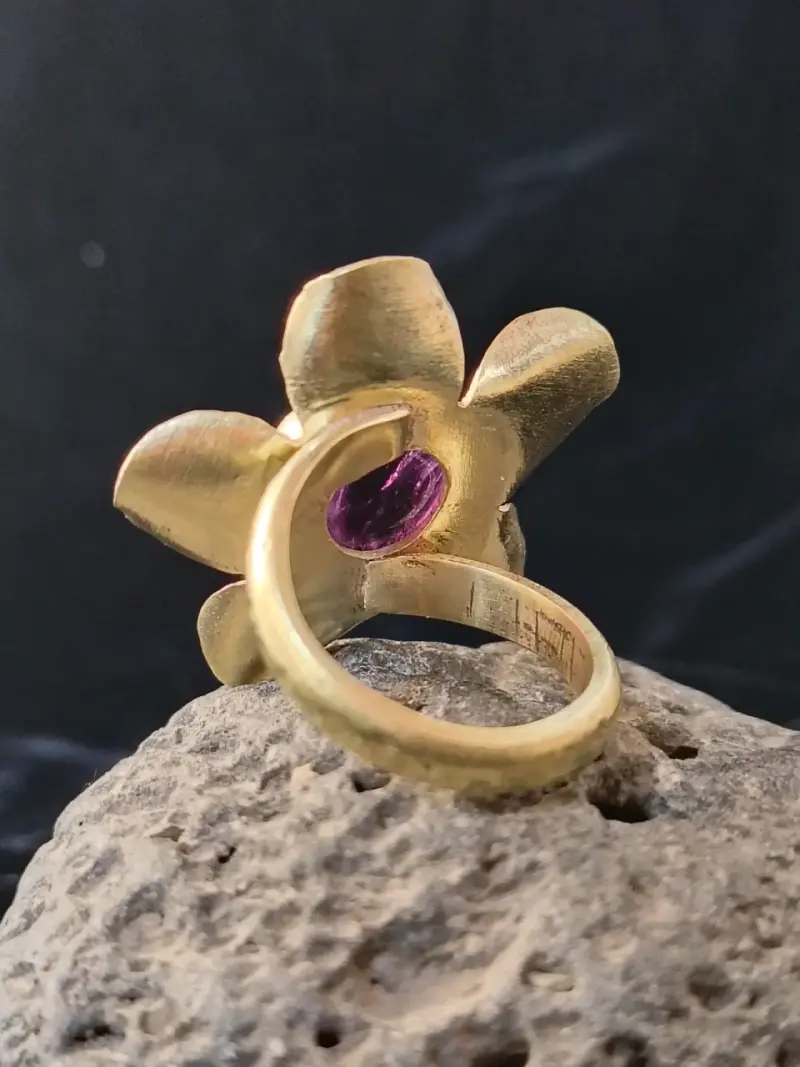 Anillo de flor en bronce con una amatista - 2