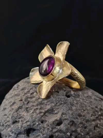 Anillo de flor en bronce con una amatista - miniatura 3