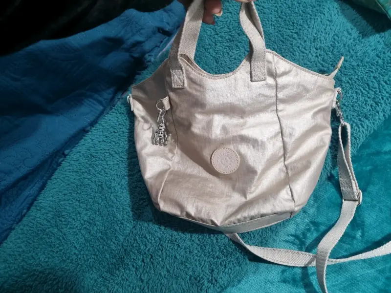 Bolso Kipling beige con correa ajustable - 3