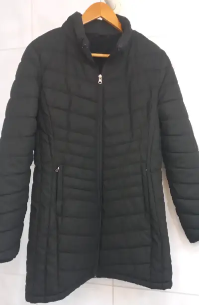 Psrkaa acolchada negra para mujer - miniatura 1