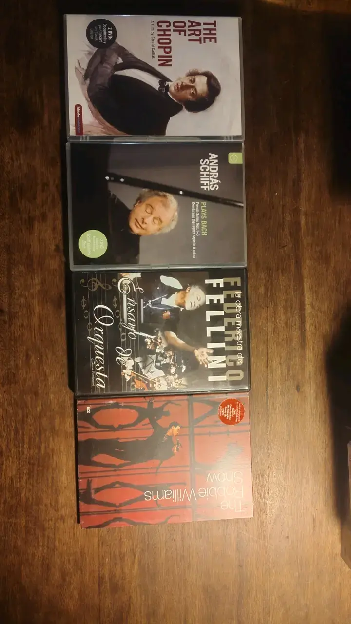 Colección de DVDs de música y cine clásico