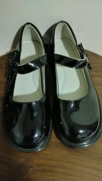 Zapatos de charol negros para niña - miniatura 1